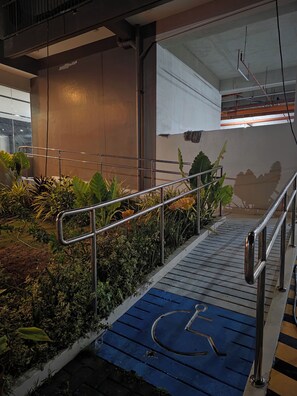 Property grounds - Close to Mactan Airport. Peaceful community and stunning views. (Lapu-Lapu)