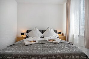 1 bedroom, in-room safe, iron/ironing board, WiFi (free)