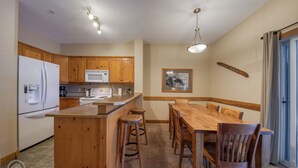 Coffee/tea maker, fridge, microwave, oven - Cozy Kimberley Condo with Private Hot Tub (Kimberley)