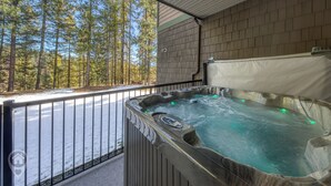 A hot tub on a balcony with a view of a snowy landscape and trees. - Cozy Kimberley Condo with Private Hot Tub (Kimberley)