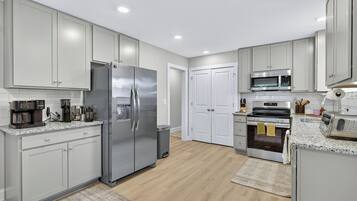 Micro-ondas, fogão, cooktop, lava-louças