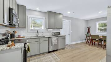 Micro-ondas, fogão, cooktop, lava-louças