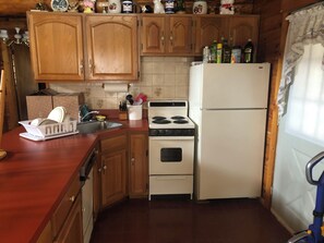 Microwave, oven, stovetop - Classic 3 +bedroom house with sun deck, pond, brook on 11 acres in Catskills (West Kill)