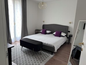 2 bedrooms, desk, free WiFi, bed sheets - At Avenue 2 (Negrar di Valpolicella)