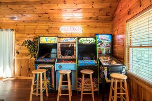 Games room - Entire cabin in Sevierville, Tennessee with CAT (Sevierville)