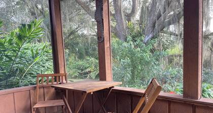 Pondside Retreat at Flitterbug Farm - 3br/2ba - Dog Friendly