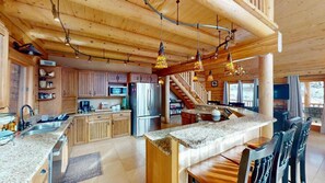 Fridge, microwave, oven, stovetop - Whispering Pines Cabin - Beautiful Cabin with Plenty of Room for Everyone (Lake City)