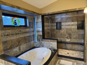 Shower, jetted bath, towels - Restoration of the Rockies- Great Cabin Close to Town with Room for All (Lake City)