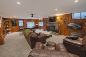 Smart-TV, videospill, DVD-spiller og bøker