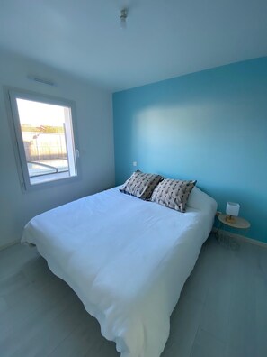 4 bedrooms, travel cot, WiFi - Family home with secure swimming pool, enclosed garden, beach on foot (5 min) (Saint-Vincent-sur-Jard)
