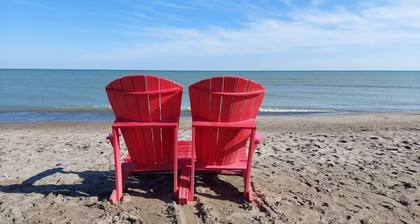 Modern 2 bed apartment - Beaches, Toronto