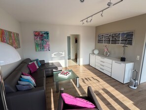 Living area - Modern, well-equipped 5* vacation apartment on the sunny side of Linz am Rhein (Linz am Rhein)