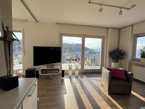 Living area - Modern, well-equipped 5* vacation apartment on the sunny side of Linz am Rhein (Linz am Rhein)