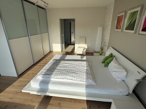 Iron/ironing board, WiFi, bed sheets - Modern, well-equipped 5* vacation apartment on the sunny side of Linz am Rhein (Linz am Rhein)