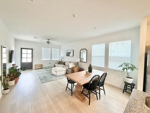 Interior - Modern Luxury Home Close to AIRPORT/COTA/Downtown (Del Valle)