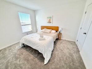 3 bedrooms, iron/ironing board, Internet, bed sheets - Modern Luxury Home Close to AIRPORT/COTA/Downtown (Del Valle)