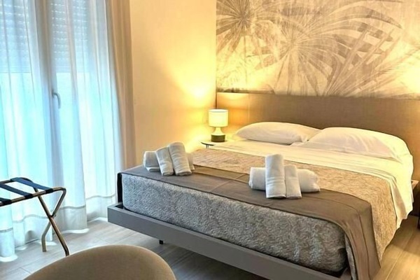 Deluxe Double Room | In-room safe, desk, soundproofing, iron/ironing board
