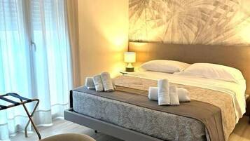 Deluxe Double Room | In-room safe, desk, soundproofing, iron/ironing board
