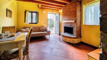 Premium Studio, Patio, Courtyard View | Free WiFi