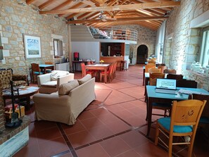 Desayuno típico de la región gratuito y diario