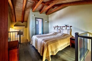 Premium Studio, Patio, Courtyard View