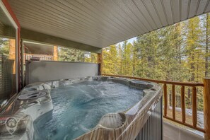 Outdoor spa tub - Kimberley Ridge 2BR + Loft Condo w/ Hot Tub (Kimberley)