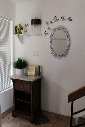 Interior - Unique & Luxury 4-Bed Retreat ‘Year-Round Gardens' (Colorado City)