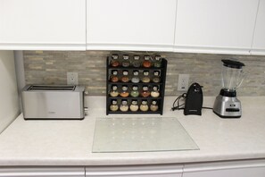 Interior - Unique & Luxury 4-Bed Retreat ‘Year-Round Gardens' (Colorado City)