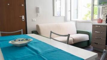 Leilighet – classic, terrasse, hageutsikt | Spiseområde