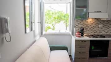 Appartement Classique, patio, vue jardin | Coin séjour