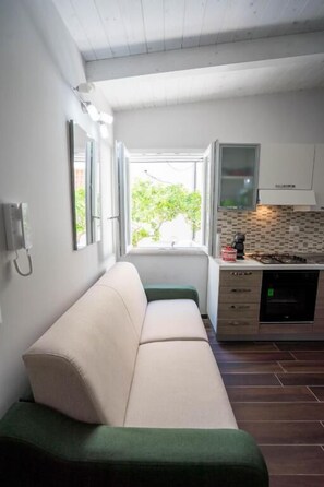 Appartement Classique, patio, vue jardin | Coin séjour