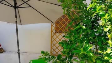 Appartement Classique, patio, vue jardin | Enceinte de lâhĂ©bergement