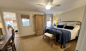 2 chambres, fer et planche à repasser, literie fournie