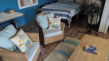 1 bedroom, bed sheets