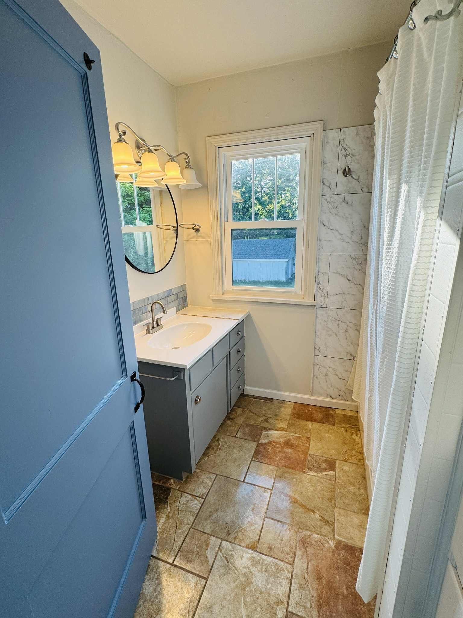 Hårtork, handdukar, tvål och toalettpapper