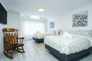 3 bedrooms, iron/ironing board, travel crib, WiFi - New Cozy home walk Village/Shuttle Bus/ Pool Table (The Blue Mountains)