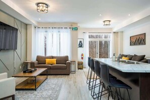 Interior - New Cozy home walk Village/Shuttle Bus/ Pool Table (The Blue Mountains)