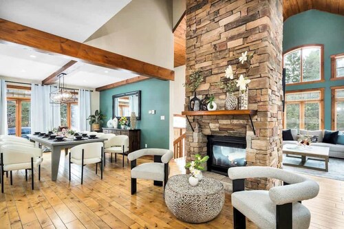 Best Location Chalet Step to Ski-Village-Extra Large Hottub