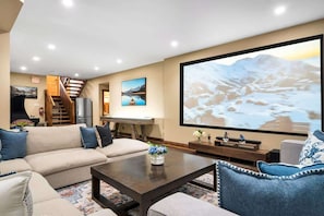 Smart TV, fireplace, video games, offices - Best Location Chalet Step to Ski-Village-Extra Large Hottub (The Blue Mountains)