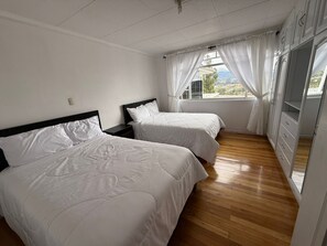 Casa familiare, balcone, vista giardino | Tende oscuranti, ferro/asse da stiro, Wi-Fi gratuito