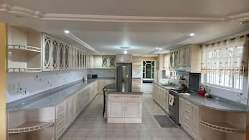 Family House, Balcony, Garden View | Private kitchen