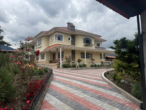 Casa familiar, balcón, vistas al jardín | Exterior