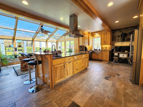 Large multi bedroom Historic home, great for large families