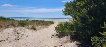 
Pet Friendly Beach House – 100m to Rosebud Beach