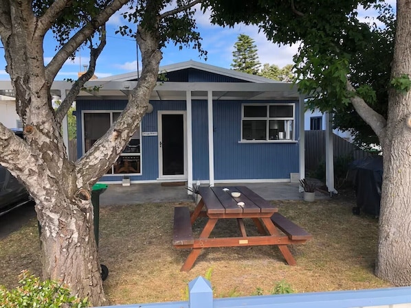 Outdoor dining -
Pet Friendly Beach House – 100m to Rosebud Beach (Rosebud)
