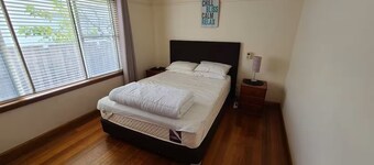 
Pet Friendly Beach House – 100m to Rosebud Beach
