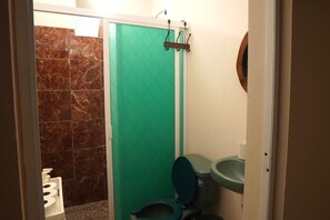 Dusche, Handtücher, Seife, Toilettenpapier