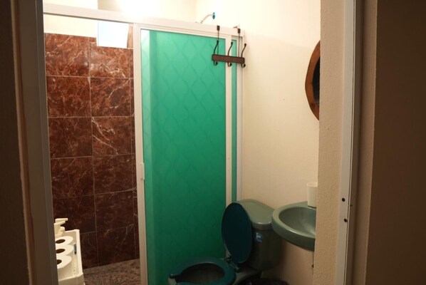 Shower, towels, soap, toilet paper - Private Studio-Pool- Walk Everywhere La Punta-Kitchen & Wi-Fi-Optional Breakfast (brisas de zicatela)