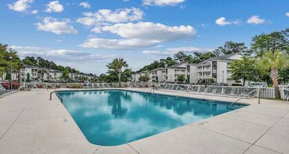 Peaceful Golf Course Retreat,2BR First-Floor Condo