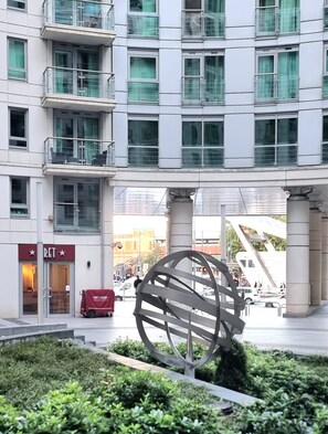 المنشأة من الخارج